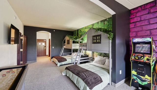 Entire 3 Bedroom 2,040 sq ft Condo! Shuffleboard/Arcade Games/Treehouse Bunks/River View!