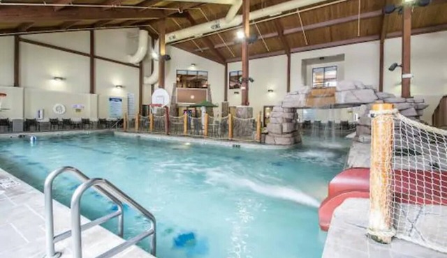 Entire Cabin 3 WI Dells 3 beds(2 Bedrooms) 2 Baths with Fully Equipped Kitchen