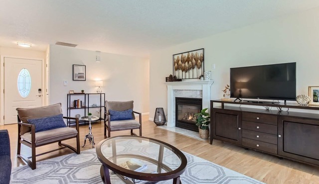 Entire home: Charming Home with Beautiful Yard