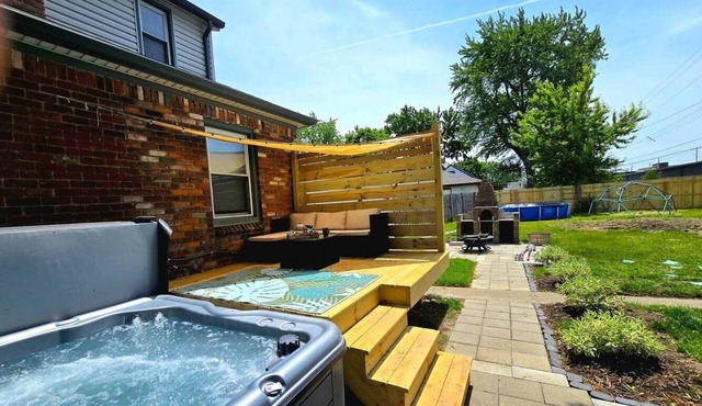 Entire Property hot tub, pool, glamping games MLC
