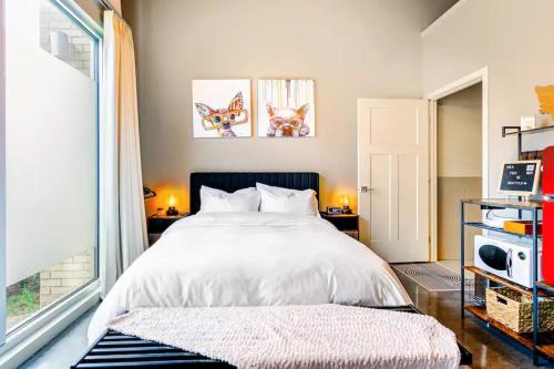 Entire studio walk or bike to World Cup & downtown with AC