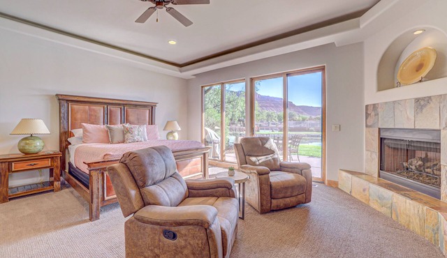 Entrada Waterside Studio Villa w/Kitchenette & Private Garage