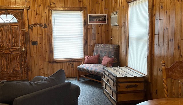 Excellent 2 bedroom cabin across from trail #7 and Otsego Lake