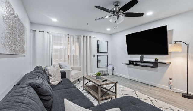 Executive 2 Bdrm Condo in the Heart of Biltmore!