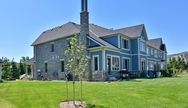 Executive Snowbridge 4 Bedroom Townhome Located in Resort Zone with Pool/Shuttle in The Blue Mountains