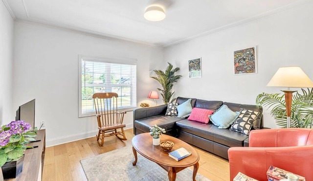 Executive Suite - Prime Location - Sleeps 6 - Downtown