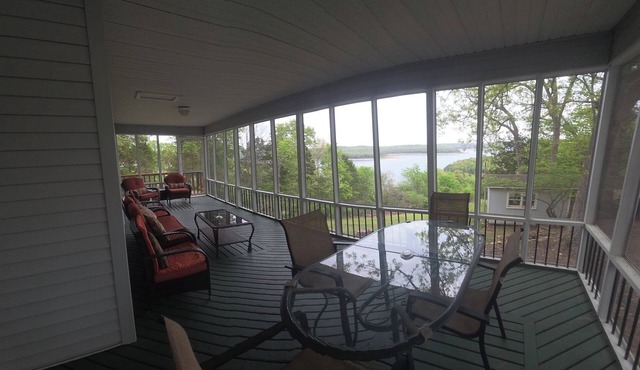Expansive Executive LakeHouse #19w/Jacuzzi &Fireplace with views of Norfork Lake
