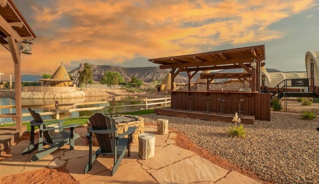 Experience Zion in a Luxurious Western Wagon #29 15 min from Zion w/2QB & Outdoor Kitchen