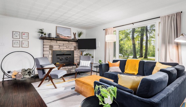 Explore Leelanau Peninsula, Near Beaches and Lakes! Sleeping Bear Cottage