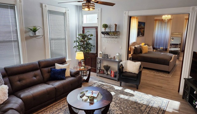 Exquisite Apartment! Great Location! 3 MI From Downtown Cincy Complete Reno