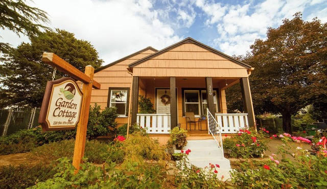 Extended Stay Rental - Dundee Garden Cottage