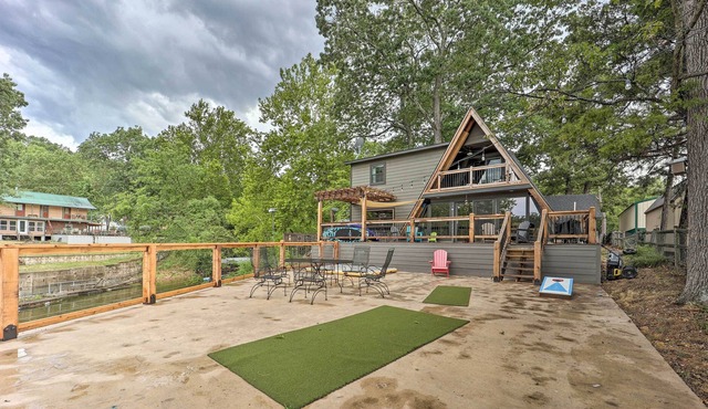 Family-Friendly Eucha Cabin: Lakefront Views!