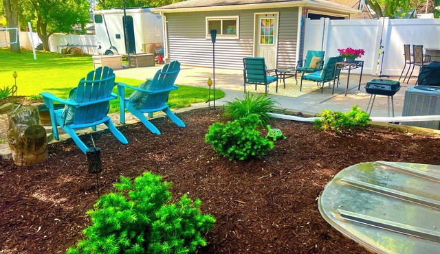 Family fun House - large fenced in backyard, Theater, Bean bag Lounge