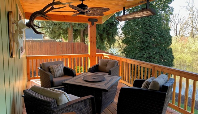 Family fun on large deck overlooking Delta Ponds - total remodel complete 6/2022