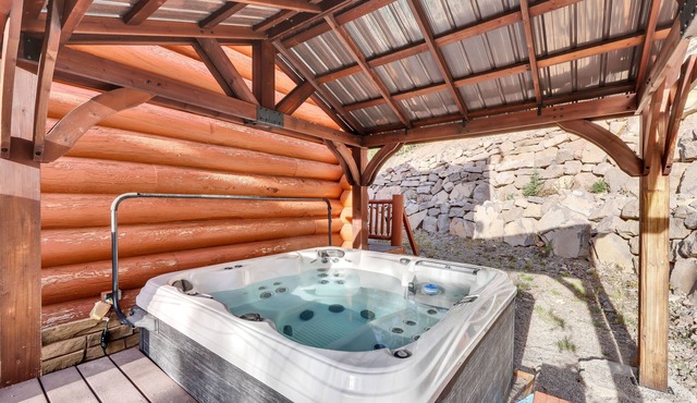 Family retreat, close to lifts, hot tub, arcades, pool table, smart TVs, wifi