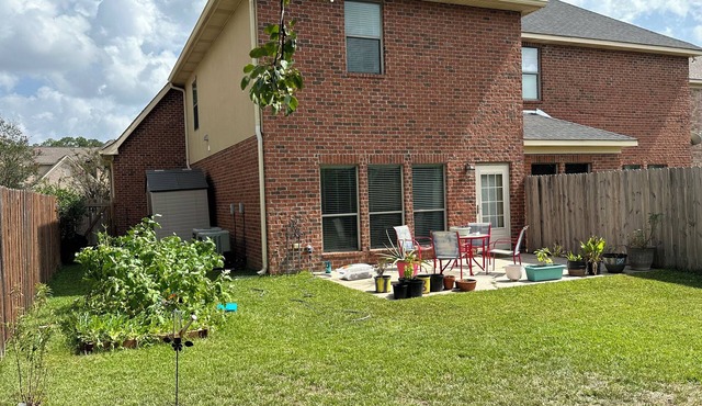 Females only: Cozy townhome in charming Slidell with WiFi, AC