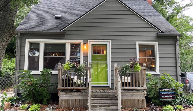 Ferndale Oasis-Walk to Downtown Ferndale-close to all action