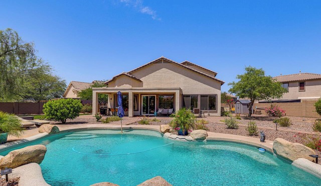 Fire Pit & Large Yard! Luxury Anthem Escape in Anthem