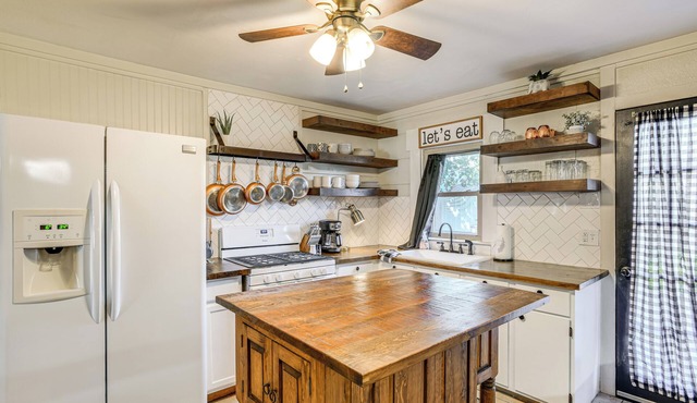 Fire Pit & Small-Town Charm: San Angelo Getaway!