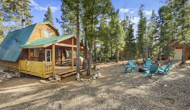 Fireside Cottage private & located in Duck Creek Village near National Parks