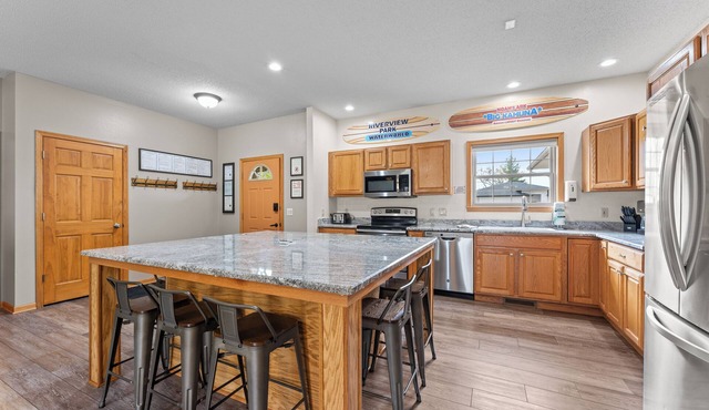 First Class "ARCADE"/18 PERSON/3400 sq ft/10 Bed/Firepit/HUGE kitchen/Fireplace