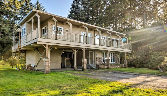 Fishermen's Paradise in Coos Bay: Walk to Beach!