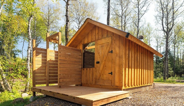Flowing Waters Retreat - Two Cabins with Sauna