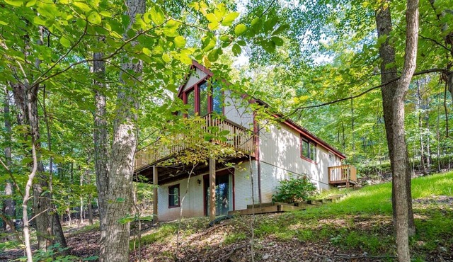 Forest Haven Chalet Cabin in Gerrardstown