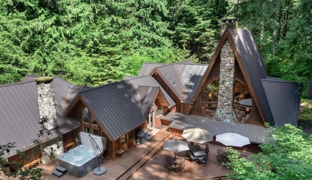 Forest Lodge Luxe with Hot Tub & Sauna