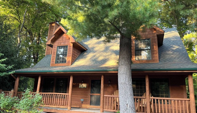 Foxtail Hideaway- Cozy Rustic Luxury Cabin - Kingfisher Cove