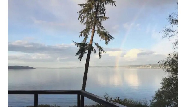 Frank L Wright insp. house waterfront beach access in Vashon