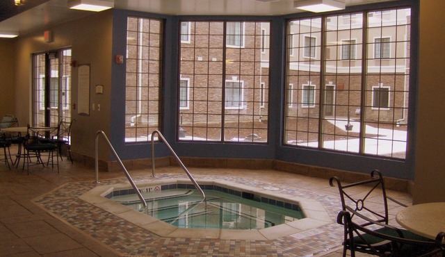 Free Breakfast Everyday! Pool & Hot Tub. Near Twelve Oaks Mall!
