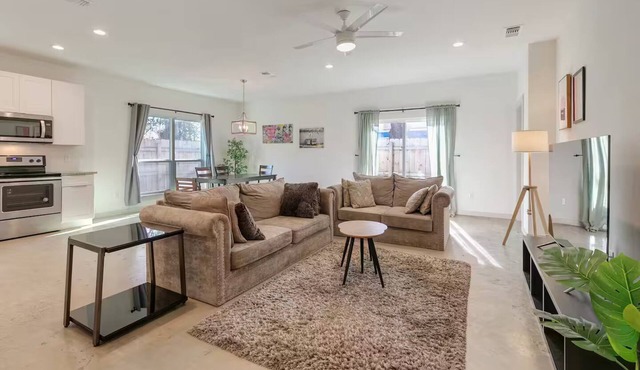 Fresh and Clean 3 Bedroom Home Away from Home, right by Downtown Dallas