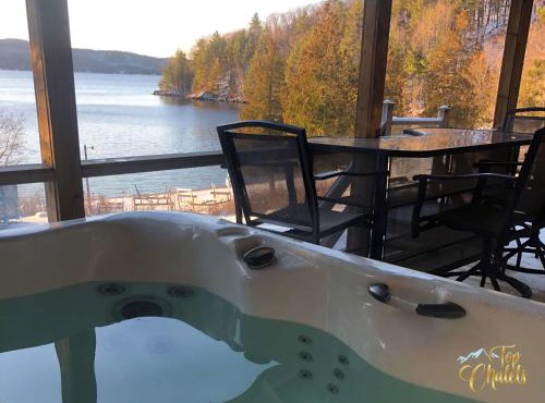 Front LAKE Simon HOT TUB 4br 16p BEACH private in Lac-Simon