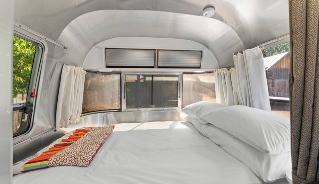 Full Bed with Bathroom, Kitchenette and Mini Fridge in Comfort