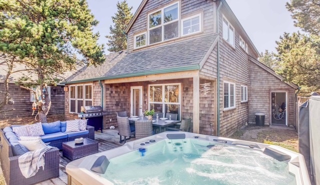 Fully Renovated Shorepine Gem with Hot Tub, Fenced Yard, Walk to Beach and Activ