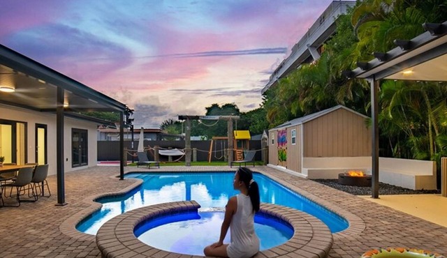 Fun Oasis 6BR Game Room, Playground, Court & BBQ in Hialeah