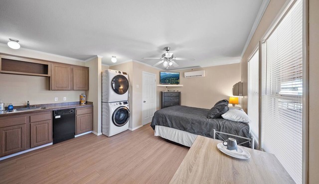 Furnished Executive Suite Near DOW + Shintech - C2