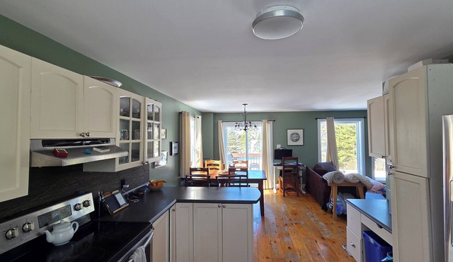 Furnished Lakefront Home Near Halifax | 3 Bedrooms + Den | 30+ Day Stays in Brookside
