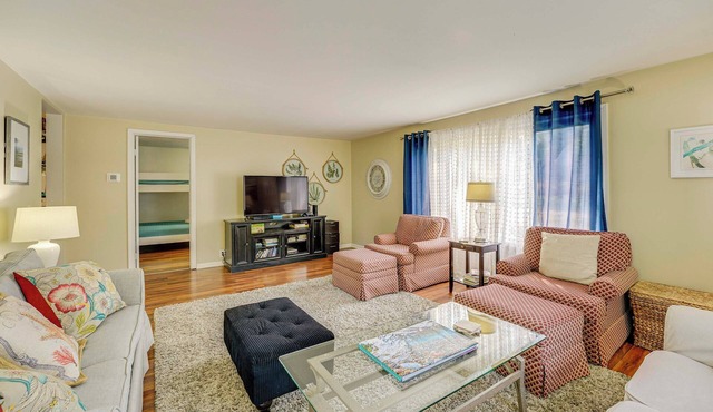 Game Room, Fire Pit! Family Home By Lake Michigan