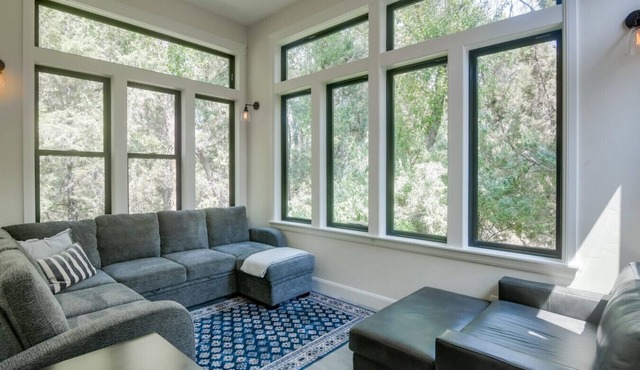 Game Room Fun w/Loft, Sun room & Mins to Views in Rigby