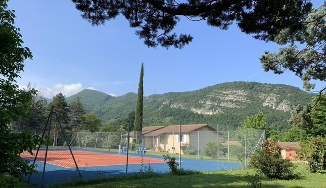 Gite Domaine Prashanti, à la Porte du Vercors, Avec Tennis Privé in Saint-Just-de-Claix