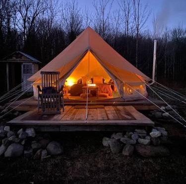 Glamping 4 saisons @ Eco Lodge Bûcheron Bergère in Ormstown