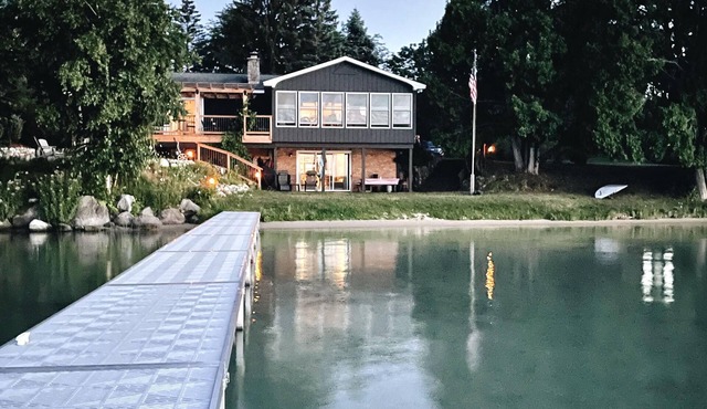 Glen Lake waterfront classic cottage chef kitchen sleeps 12. multi generational.