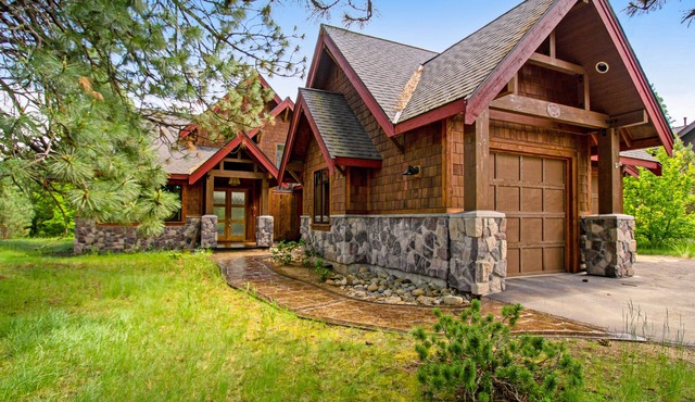 Golf-course-view cabin with hot tub, firepit, & grill - near hiking/biking