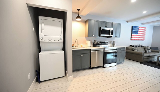 Golf Lakes Summer fun! sleeps 5. KING BED. futon, sofa sleeper, laundry POOL in Mancelona