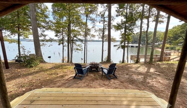 Gorgeous Cabin with Beautiful Views of Toledo Bend Lake for a Relaxing Couples Getaway in Hemphill, Texas