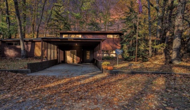 Gorgeous & Cozy Lake Michigan Cottage - Walk to Everything!