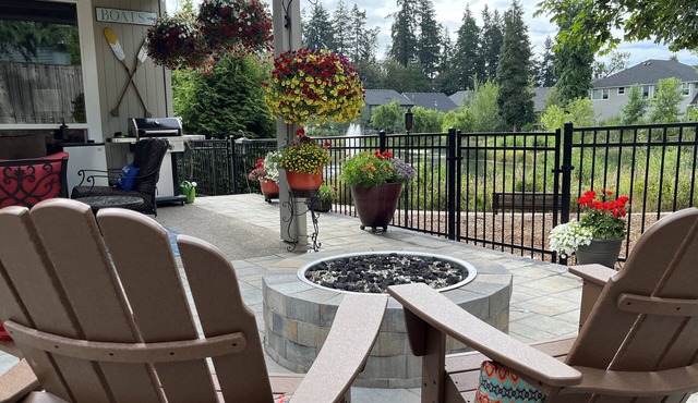 Gorgeous Home with River Access, Outdoor living, Hot Tub & Close to Wine Country