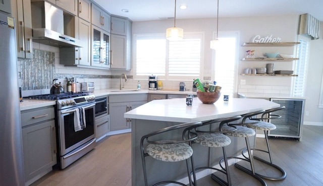 Gorgeous Lake Front Home, Central Location